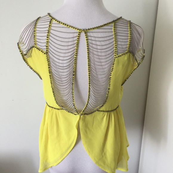Bebe Chain blouse Top in Yellow - Picture 3 of 6